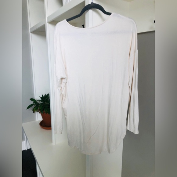 Old Navy V Neck Neutral Top - Picture 2 of 5